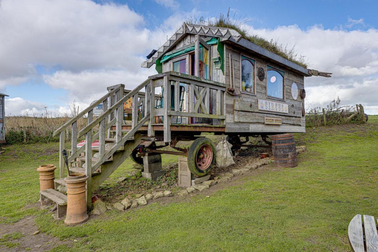 2 X Double Bed Glamping Wagon In Dalby Forest Scarborough Exterior photo